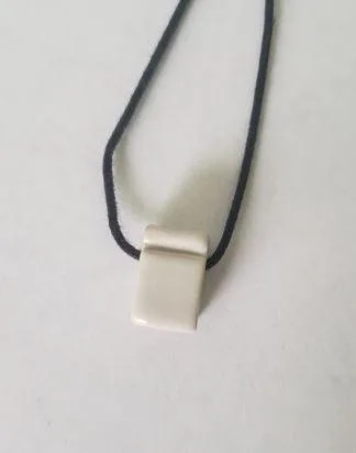 Colar Difusor Pessoal de Óleos Essenciais  - Modelo Poliedro – Ortega Aromatizadores - Image 4